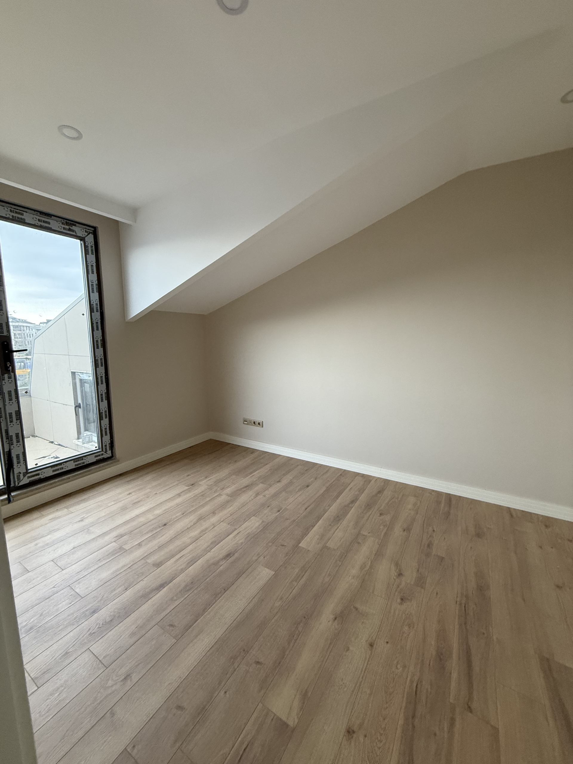 Üsküdar Salacak’ta Satılık 1+1 Sıfır Daire