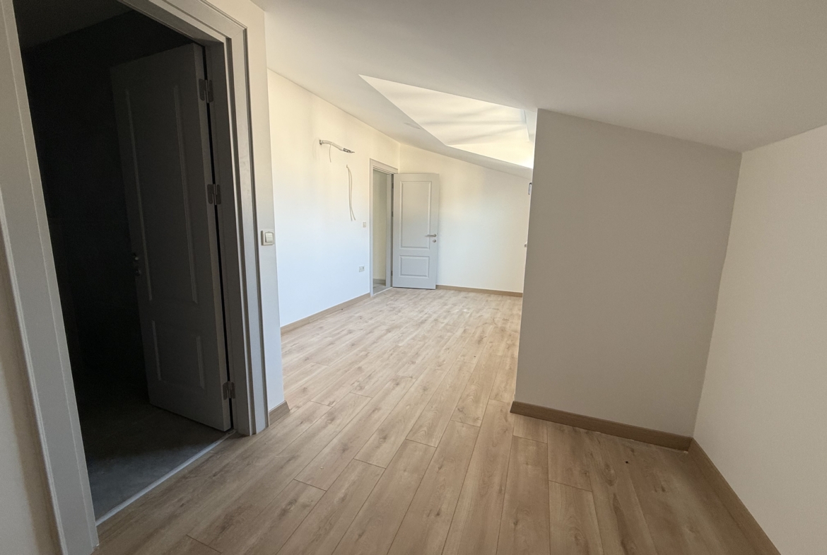 Çengelköy KNC Meydan Avm 5+1 Boğaz Manzaralı Lüks Dubleks Daire